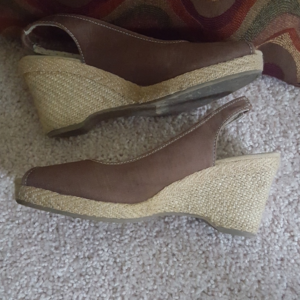 Shoes - Picture 5 of 6